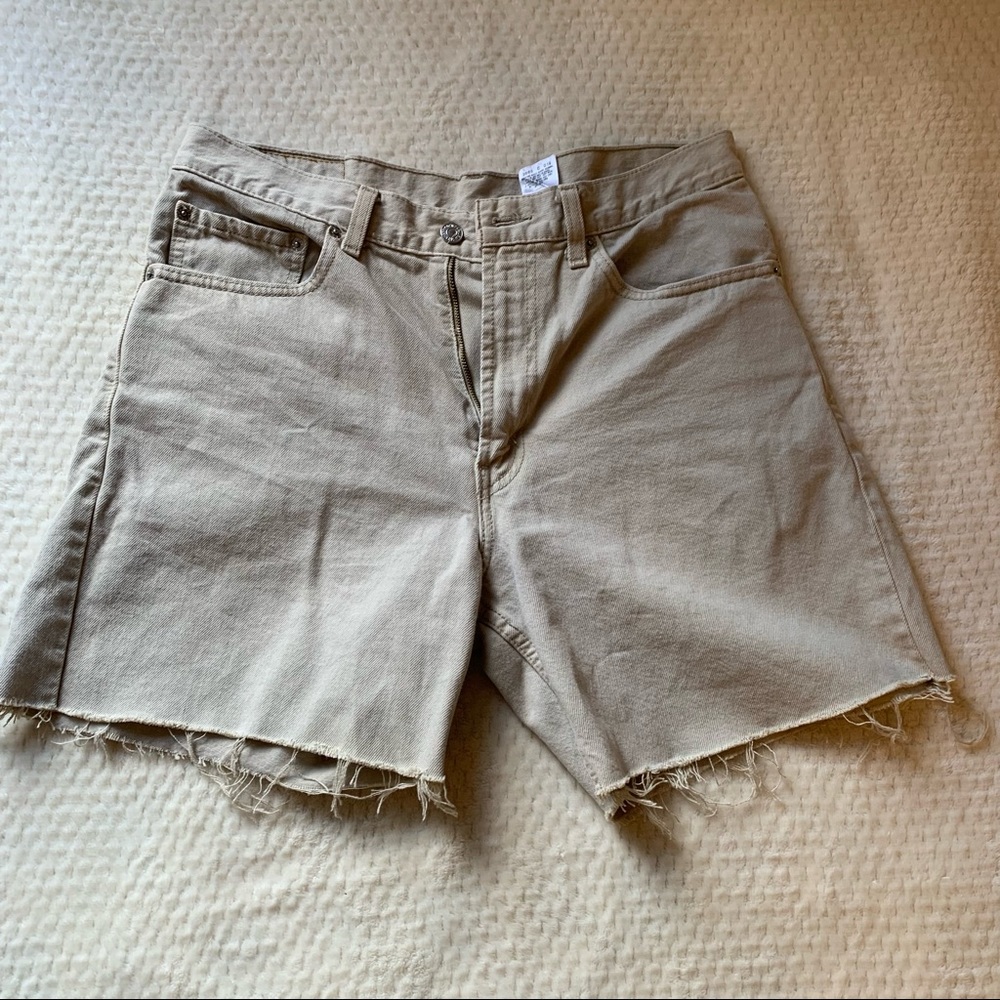 Vintage levi’s 550 shorts tan